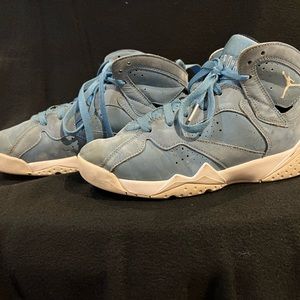 Air Jordan Basketball Shoes, women’s 7.5, youth 6, light blue suede.
